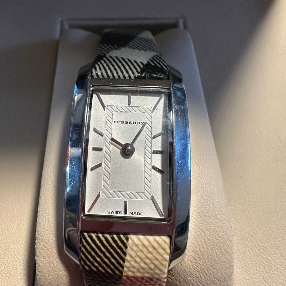 Burberry Silver and Black Watch with Elegant Rectangular Face
